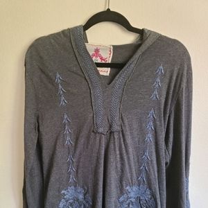 Johnny Was hooded t-shirt small